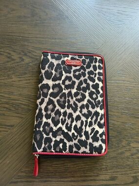 Coach Leopard-Print Zip 9x6 Kindle Case
excellent condition